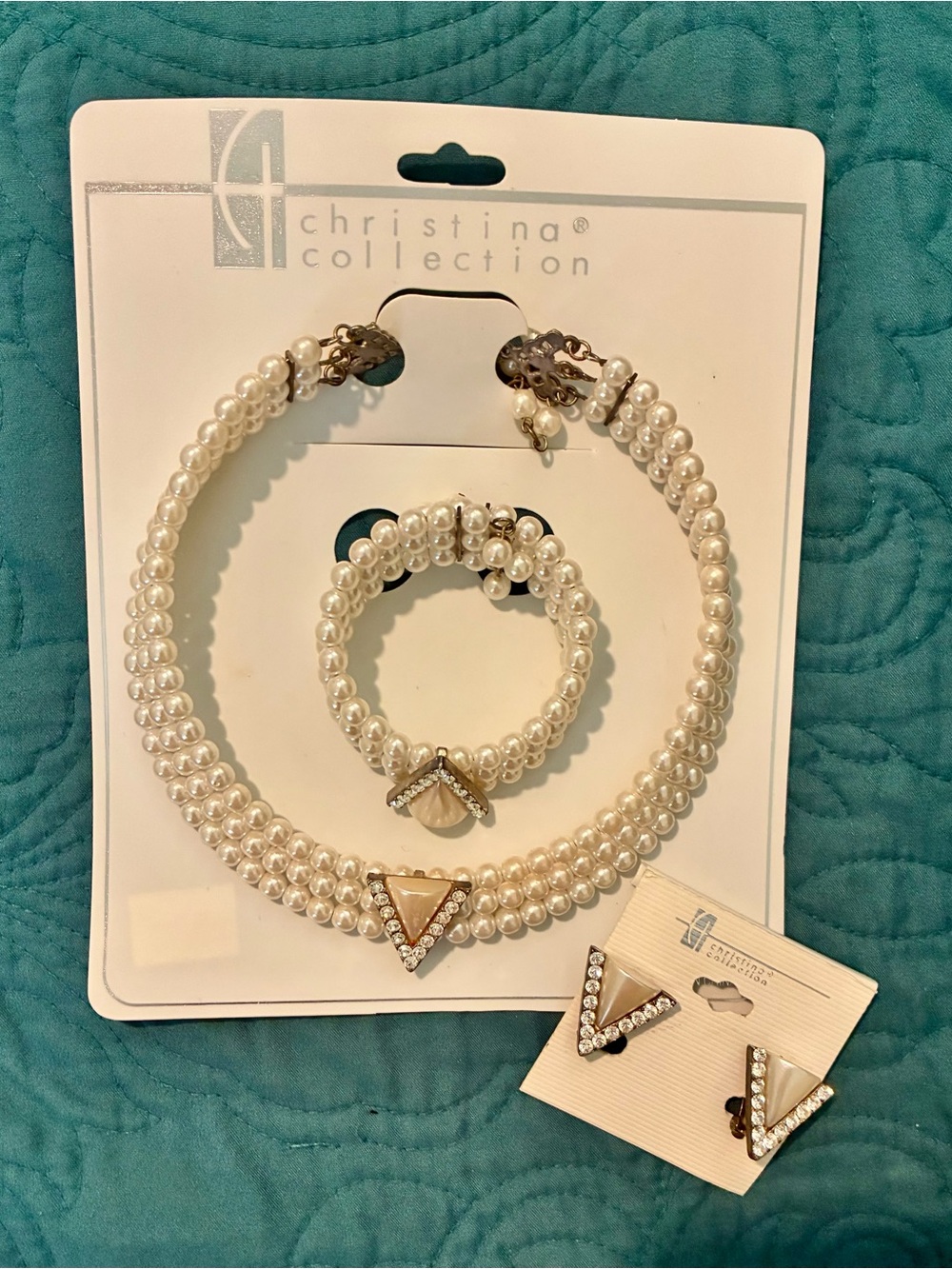 White Pearl Necklace, Bracelet & Earring Set